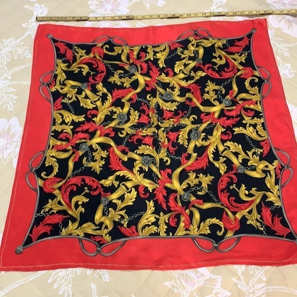 ❤️𝅺 silk scarf from Elaine Gold red, gold and black - Picture 1 of 3